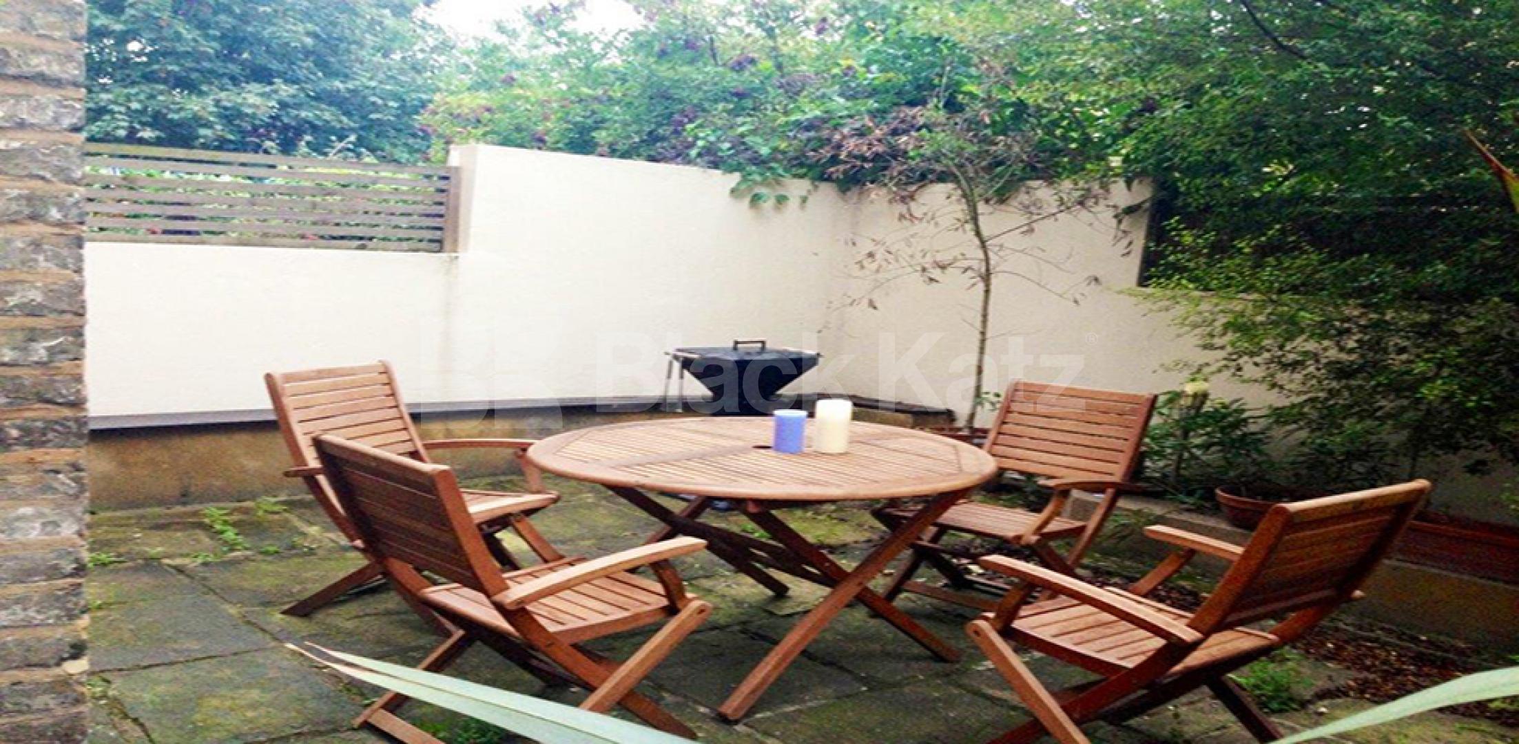 			UNDER OFFER , 2 Bedroom, 1 bath, 1 reception Ground Floor Flat			 Sandmere Road, Clapham North